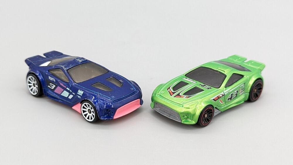 Mattel Hot Wheels 2009 Scorcher Lot Dark Blue & Green 1:64 Diecast Cars